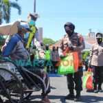 Foto: Gabungan Bhayangkari Cabang Kota Besar Surabaya bersama Polwan Polrestabes Surabaya dan Polda Jawa Timur, saat melaksanakan kegiatan Bakti sosial.