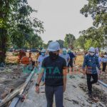 Foto: Wali Kota Bogor, Bima Arya, saat mengecek pembangunan Alun-alun Kota Bogor yang akan diintegrasikan ke masjid Agung.