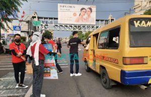 Di Tengah Menurunnya Omset, Penjual Ponsel di Jember Masih Bisa Bagikan 200 Nasi Bungkus