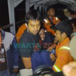Caption: Petugas Pemadam Kebakaran (Damkar) Pemkab Jember usai menyelamatkan Faris, pemuda yang hendak mengakhiri hidupnya karena putus cinta, Senin (9/8/2021).