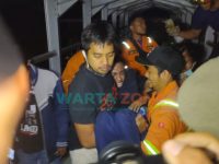 Caption: Petugas Pemadam Kebakaran (Damkar) Pemkab Jember usai menyelamatkan Faris, pemuda yang hendak mengakhiri hidupnya karena putus cinta, Senin (9/8/2021).