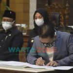 Foto: DPRD Kabupaten Banyuwangi, saat menggelar rapat paripurna virtual terbatas menyetujui Raperda RPJMD Banyuwangi tahun 2021-2026.