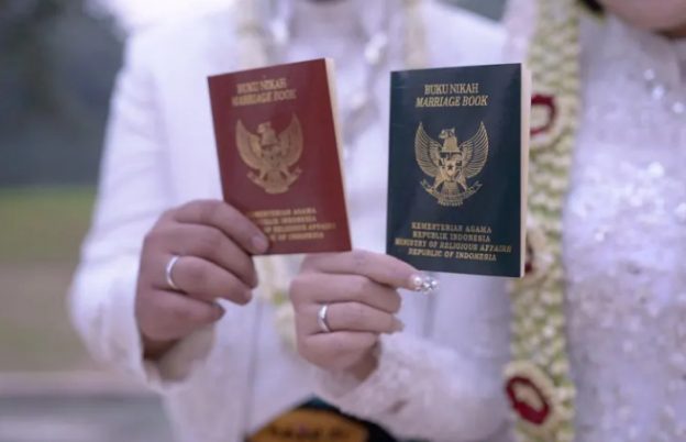 Foto; Penerbitan Buku Nikah bagi Warga Muslim. (Foto: dok. cermati.com)