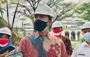Diintegrasikan, Tembok Pemisah Stasiun dan Alun – Alun Kota Bogor Dibongkar