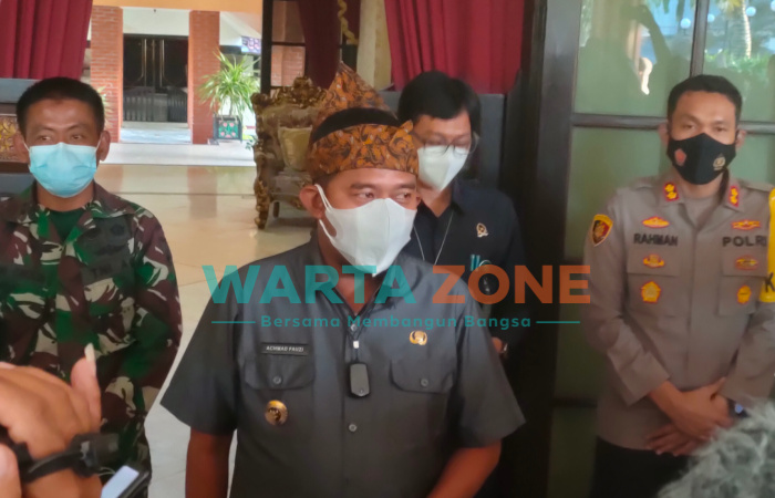 LUGAS: Bupati Sumenep, Achmad Fauzi didampingi Forkopimda saat memberikan keterangan (Foto: Abd Wakid)