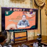 Caption: Bupati Jember, Hendy Siswanto saat membuka Webinar yang diadakan oleh Puslitkoka secara daring. (Foto: IG Pemkab Jember)