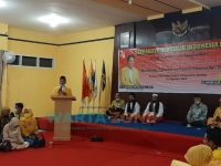 Caption: Jajaran DPD Partai Golkar Jember, saat menggelar Doa bersama menyambut HUT Kemerdekaan RI ke-76, di Kantor DPD Partai Golkar Kabupaten Jember, Senin (16/8/2021) malam.