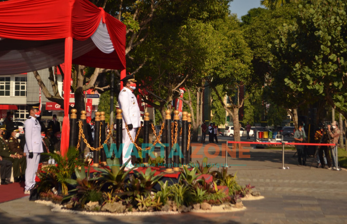 Caption: Peringatan HUT RI Ke-76 di Kabupaten Jember yang dilaksanakan di Alun-alun kota Jember, Selasa (17/8/2021).