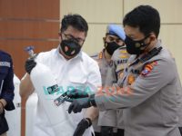Foto: Ditreskrimsus Polda Jawa Timur, saat merilis penjual Tabung Oksigen Palsu kepada masyarakat di saat pandemi Covid-19.