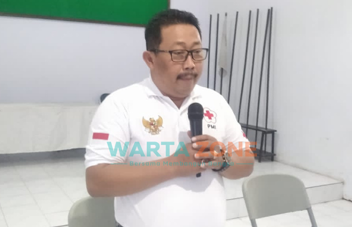 Caption: Ketua PMI Jember, Zaenal Marzuki, saat memberikan sambutan, Jumat (20/8/2021) siang.
