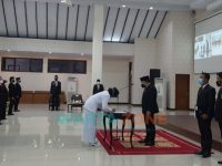 Caption: Pengukuhan, Pelantikan, dan Pengambilan Sumpah Pejabat Administrator dan Pejabat Pengawas di Lingkungan Pemerintah Kabupaten Jember, Jumat (20/8/2021) sore.