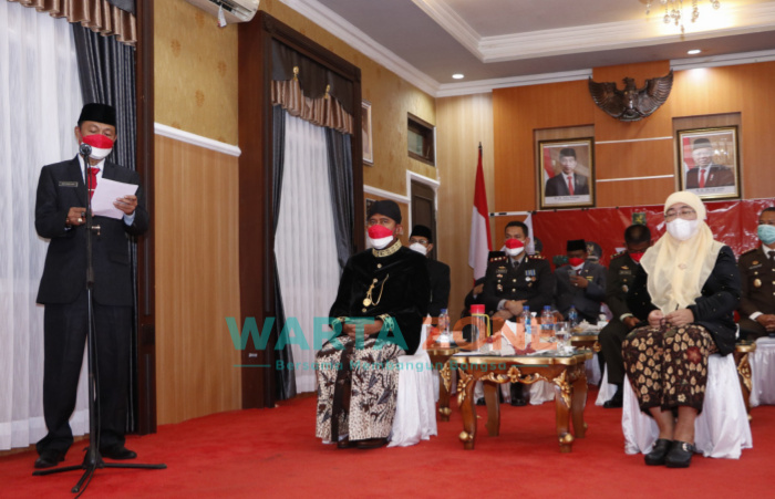 Foto: Sekretaris Daerah (Sekda) Sumenep, Edy Rasiyadi, menyampaikan laporan saat launching call center 112 di Rumdis Bupati.