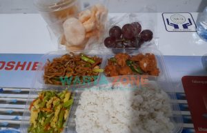 Caption: pesanan katering siap saji untuk warga isoman di Warung Klempoken, Kecamatan Sumbersari, Sabtu (21/8/2021).