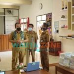 Caption: Bupati dan Wakil Bupati Jember, Hendy Siswanto dan Muhammad Balya Firjaun Barlaman (Gus Firjaun), saat meninjau PTM di SMAN Jember, Senin (23/8/2021)