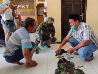 Caption: Barang Bukti yang dikenakan Tentara gadungan, saat diamankan di Mapolsek Gumukmas, Jember. Kamis (26/8/2021)