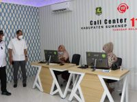 Foto: Bupati Sumenep, Achmad Fauzi, saat melakukan peninjauan layanan call center 112 di kantor Diskominfo setempat, yang sebagian fasilitasnya disupport BPRS Bhakti Sumekar.