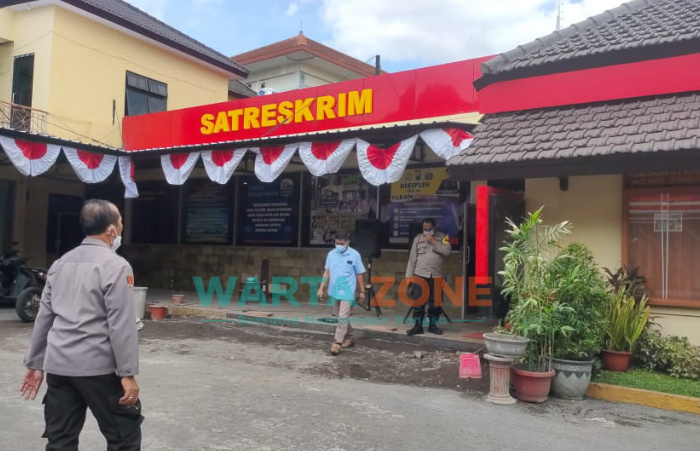 Caption: Tampak halaman depan menuju ruang Satreskrim Polres Jember, Senin (30/8/2021).
