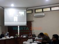Foto: Pansus DPRD Kabupaten Banyuwangi, saat melakukan pembahasan perubahan Peraturan daerah (Perda) nomor 3 tahun 2017 tentang Perangkat Desa.