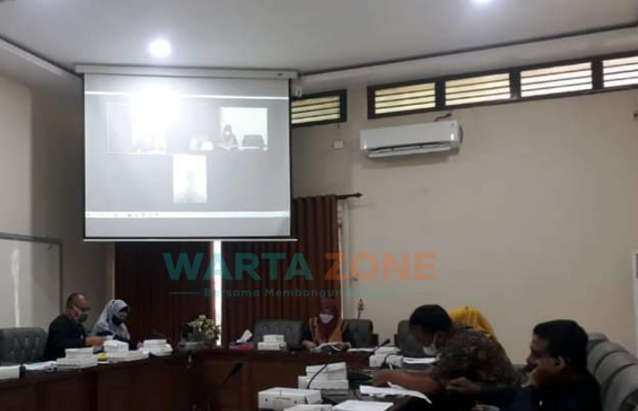 Foto: Pansus DPRD Kabupaten Banyuwangi, saat melakukan pembahasan perubahan Peraturan daerah (Perda) nomor 3 tahun 2017 tentang Perangkat Desa.