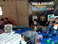 Caption: Dapur bersama yang berada di lapangan Lingkungan Kedungpereng, Kelurahan Tegal Besar, Kecamatan Kaliwates, Kabupaten Jember.