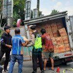 Caption: Polisi saat olah TKP di lokasi kejadian Jalan Bengawan Solo, Kecamatan Sumbersari, (19/8/2021).