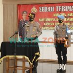 LANGSUNG: Kapolres Sumenep, AKBP Rahman Wijaya saat memberikan arahan dalam acara serah terima jabatan baru (Dok. WARTAZONE)