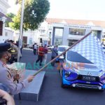 Foto: Kapolrestabes Surabaya, saat meluncurkan mobil masker keliling sebagai inovasi baru dalam menanggulangi penyebaran covid-19.