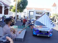 Foto: Kapolrestabes Surabaya, saat meluncurkan mobil masker keliling sebagai inovasi baru dalam menanggulangi penyebaran covid-19.