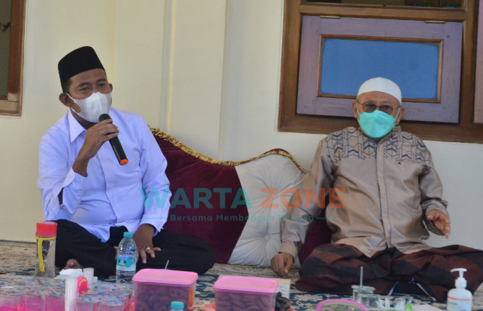 Foto: Bupati Sumenep, Achmad Fauzi, saat bersilaturrahmi ke Ponpes Al-Karimiyah Desa Braji.