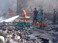 GOSONG: Sisa puing bangunan usai api berhasil dipadamkan oleh petugas (Dok. WARTA ZONE)