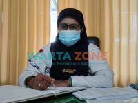 LUGAS: Kasi PHU Kemenag Sumenep, Innani Mukarromah, saat memberikan keterangan (Dok. WARTA ZONE)