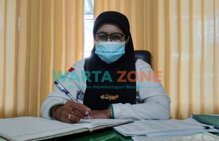 LUGAS: Kasi PHU Kemenag Sumenep, Innani Mukarromah, saat memberikan keterangan (Dok. WARTA ZONE)