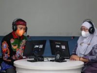 Foto: Wakil Bupati Sumenep, Hj. Dewi Khalifah, mengajak masyarakat untuk melestarikan keberadaan Bahasa Madura, sebagai sarana komunikasi sehari-hari. (Dok Humas Pemkab Sumenep)