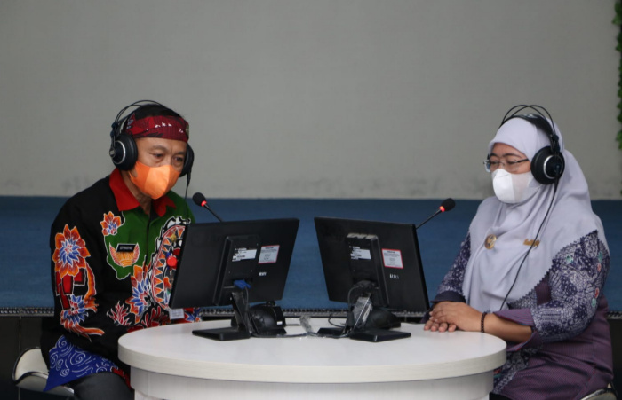 Foto: Wakil Bupati Sumenep, Hj. Dewi Khalifah, mengajak masyarakat untuk melestarikan keberadaan Bahasa Madura, sebagai sarana komunikasi sehari-hari. (Dok Humas Pemkab Sumenep)