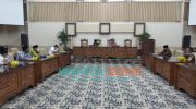 Foto: DPRD Banyuwangi, saat menerima audiensi dari Persatuan Anggota BPD Seluruh Indonesia (PABSI) Kabupaten Banyuwangi. (Indra/wartazone.com)