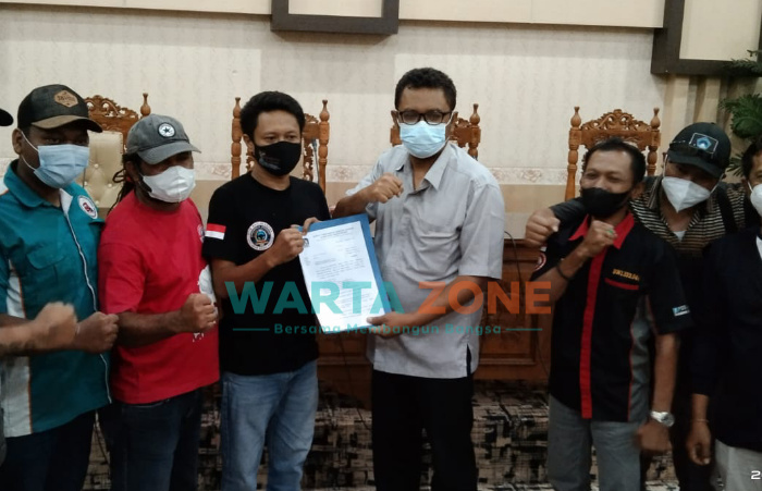 Foto: Hearing lanjutan Ketua DPRD Banyuwangi bersama Aliansi supir logistik tujuan Bali, Lombok maupun ke pulau Sumatera.