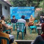 Caption: Komunitas Menatap Indonesia saat melakukan giat sekolah impian, Senin (13/9/2021)