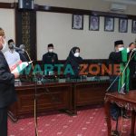 TEGAS: Bupati Sumenep, Achmad Fauzi, saat melantik kepala sekolah baru SMPN di lingkungan dinas pendidikan (Dok. WARTA ZONE)