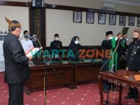 TEGAS: Bupati Sumenep, Achmad Fauzi, saat melantik kepala sekolah baru SMPN di lingkungan dinas pendidikan (Dok. WARTA ZONE)