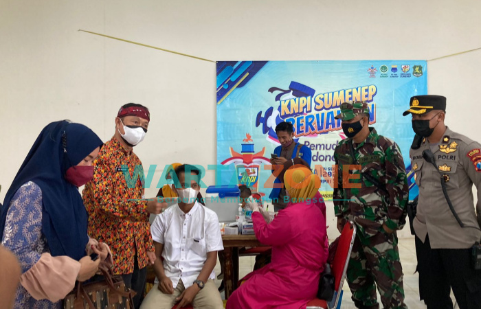 Foto: DPD Komite Nasional Pemuda Indonesia (KNPI) Sumenep, saat menggelar vaksinasi massal.