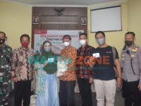 Foto; Badan Eksekutif Mahasiswa (BEM) STKIP PGRI Sumenep, saat menggelar vaksinasi massal.