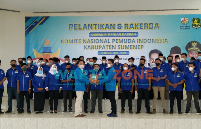 KOMPAK: DPD KNPI Sumenep saat diambil sumpah di Gedung Korpri (Dok. WARTA ZONE)