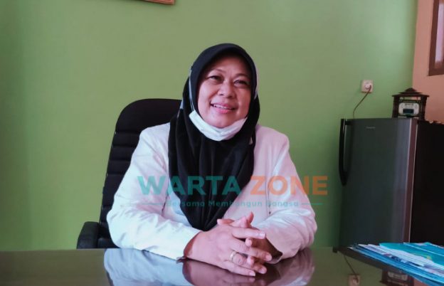 Foto: Kepala SMPN 2 Sumenep, Nanik Mujiati. (dok. for wartazone.com)