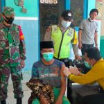 Foto: Pemerintah Desa (Pemdes) Lobuk, Kecamatan Bluto, Sumenep, saat menggelar vaksinasi massal secara gratis. Jumat (17/9/2021).