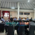 Caption: Bupati Jember, Hendy Siswanto dan General Manager Ekowisata Jatim, beserta OPD terkait saat Audiensi wisata pengelolaan pantai papuma dan air terjun, di Pendapa Wahyawibawagraha.