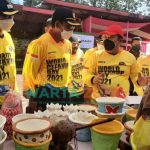 Caption: Bupati dan Wakil Bupati Jember, saat meninjau UMKM recyle pengelolaan sampah di TPA Kecamatan Pakusari, Sabtu (18/9/2021).