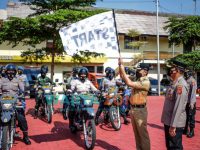 Foto: Kaporesta Bogor Kota, Kombes Pol Susatyo Purnomo Condro (kanan), Wali Kota Bima Arya saat launching Srikandi Tim Penjemput Vaksinasi.