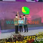 ISTIMEWA: PC IPNU Sumenep, saat menerima penghargaan dari PW IPNU Jatim (Dok. WARTA ZONE)