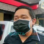 Caption : Kasat Reskrim Polres Jember AKP Komang Yogi Arya Wiguna saat dikofirmasi sejumlah wartawan di halaman Polres Jember, Senin (6/9/2021)