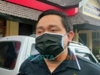 Caption : Kasat Reskrim Polres Jember AKP Komang Yogi Arya Wiguna saat dikofirmasi sejumlah wartawan di halaman Polres Jember, Senin (6/9/2021)